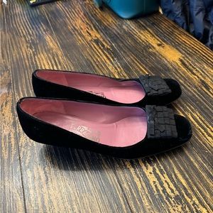 Salvatore Ferragamo Black Suede Low Heeled Pump Shoes - Women's Size 9B